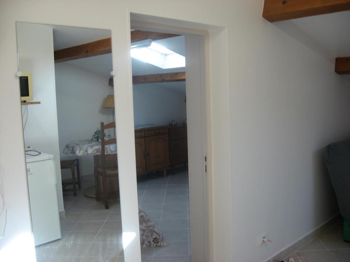 T 2 Avec Velux Sous Les Combes De 34 M2 La Londe-les-Maures